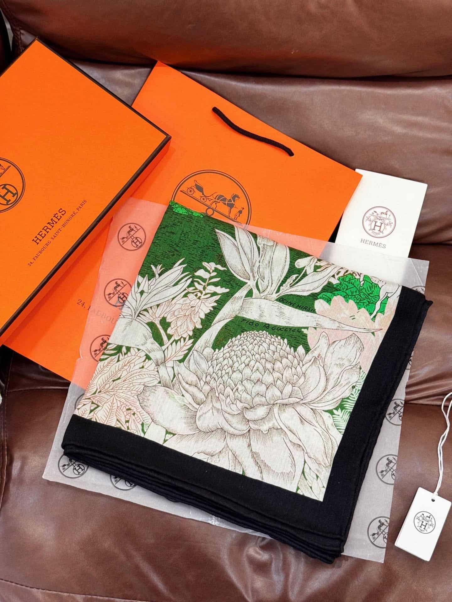 Hermes Faubourg Tropical 140 shawl
