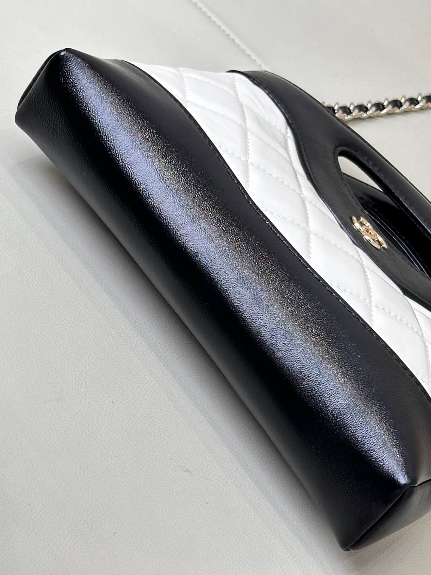 Chanel Clutch with chain Lambskin & Gold-Tone Metal AP3656 Black&White TOP