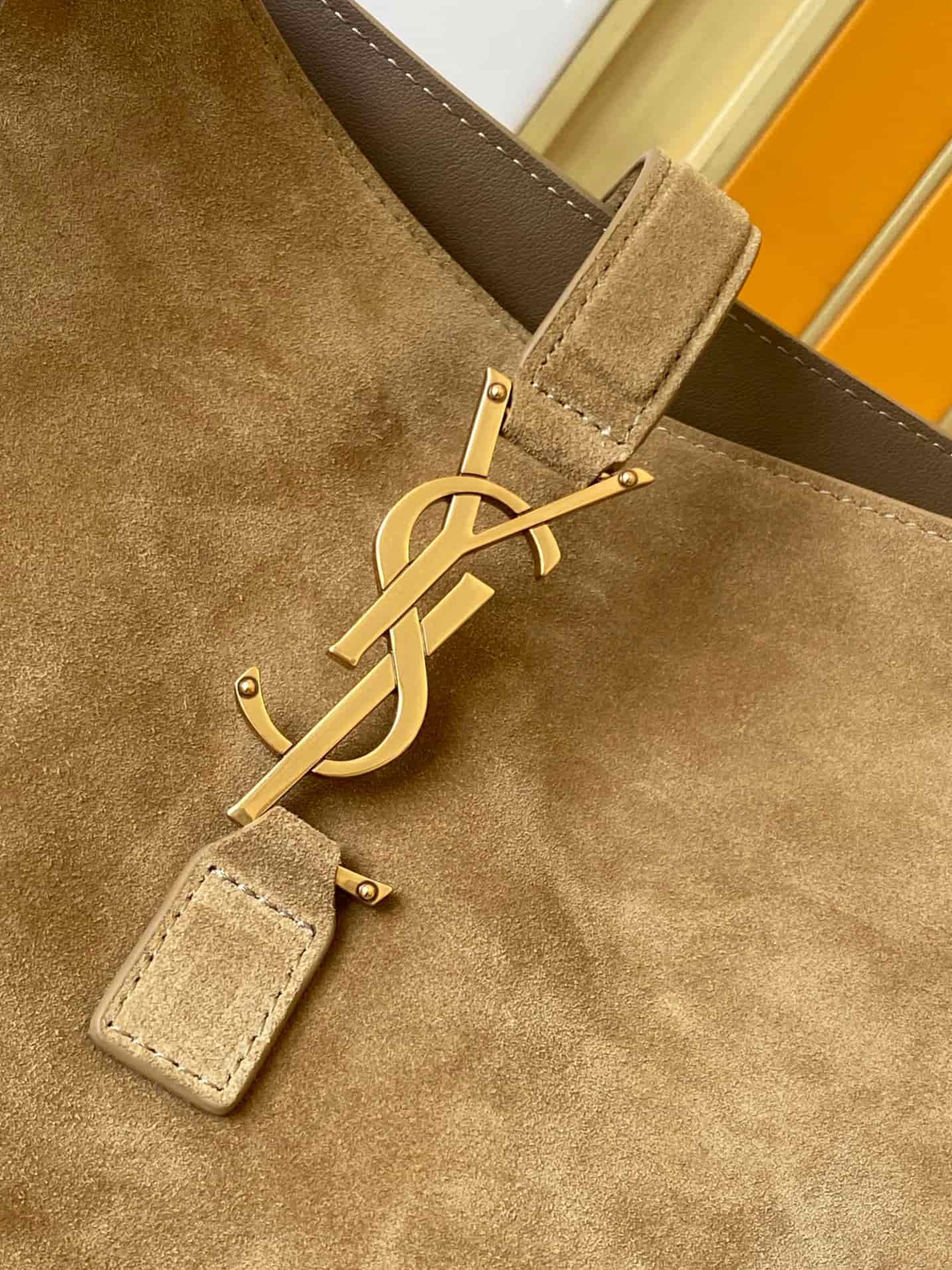 LE 5 À 7 BEA IN SUEDE GOLDEN LEAF High