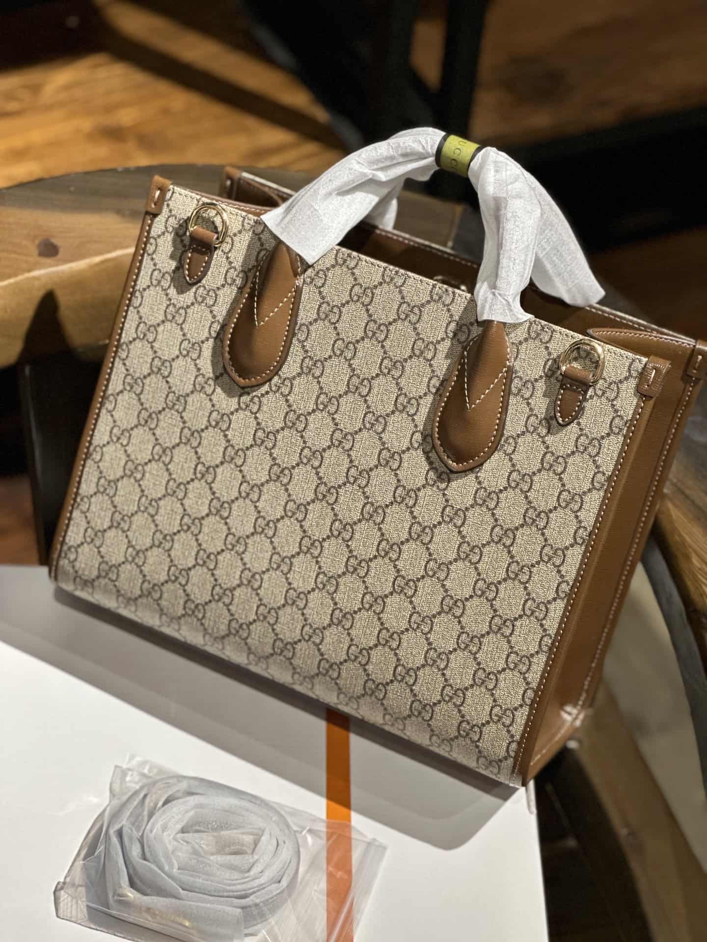 GUCCI Small tote bag in GG Supreme