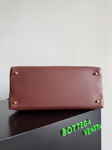 Bottega Veneta Andiamo tote bag in Claret calfskin leather TOP