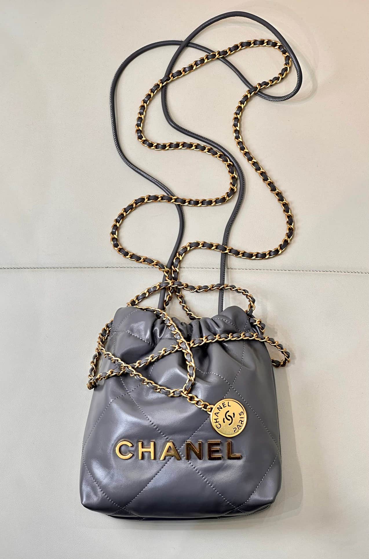Chanel 22 MINI HANDBAG Shiny Calfskin Grey & Gold-Tone Metal AS3980 TOP