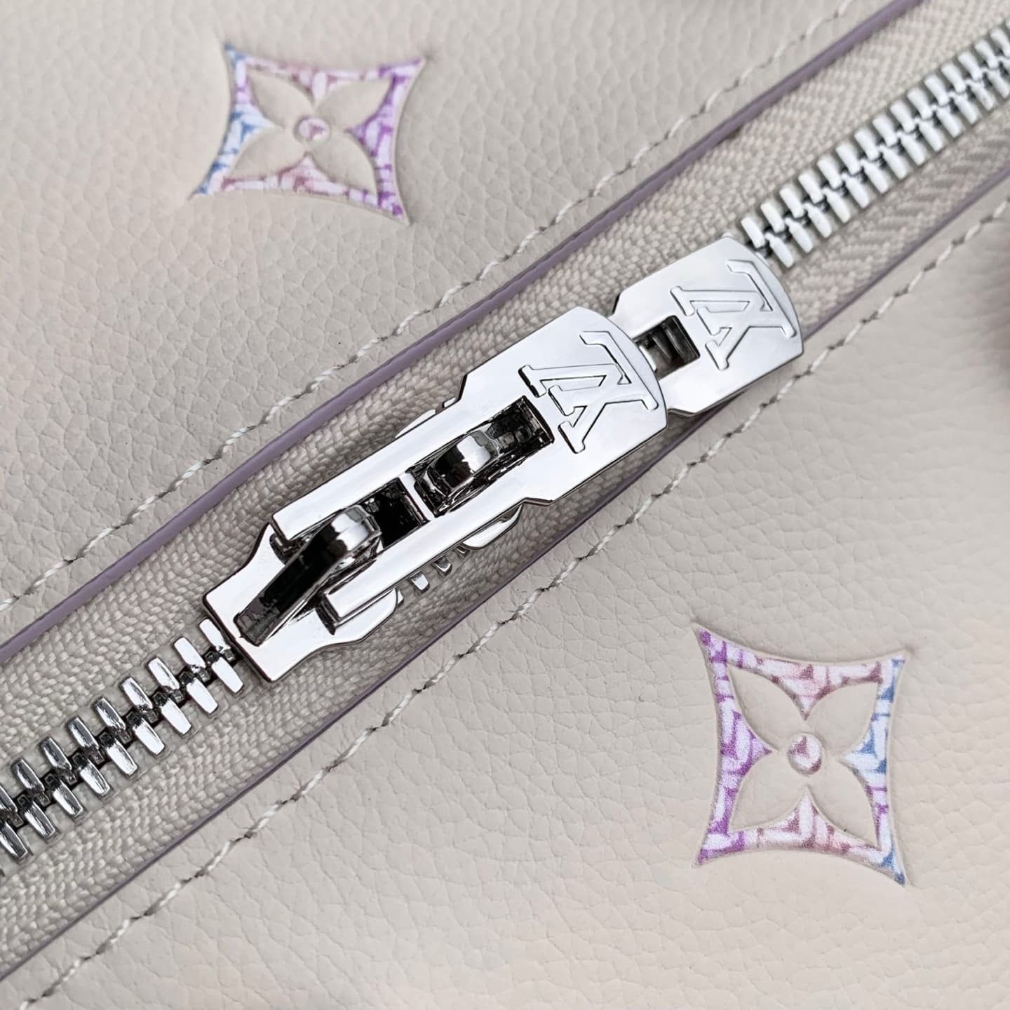 Louis Vuitton Speedy Bandoulière 20 Link Quartz Embossed cowhide leather M2A099 High