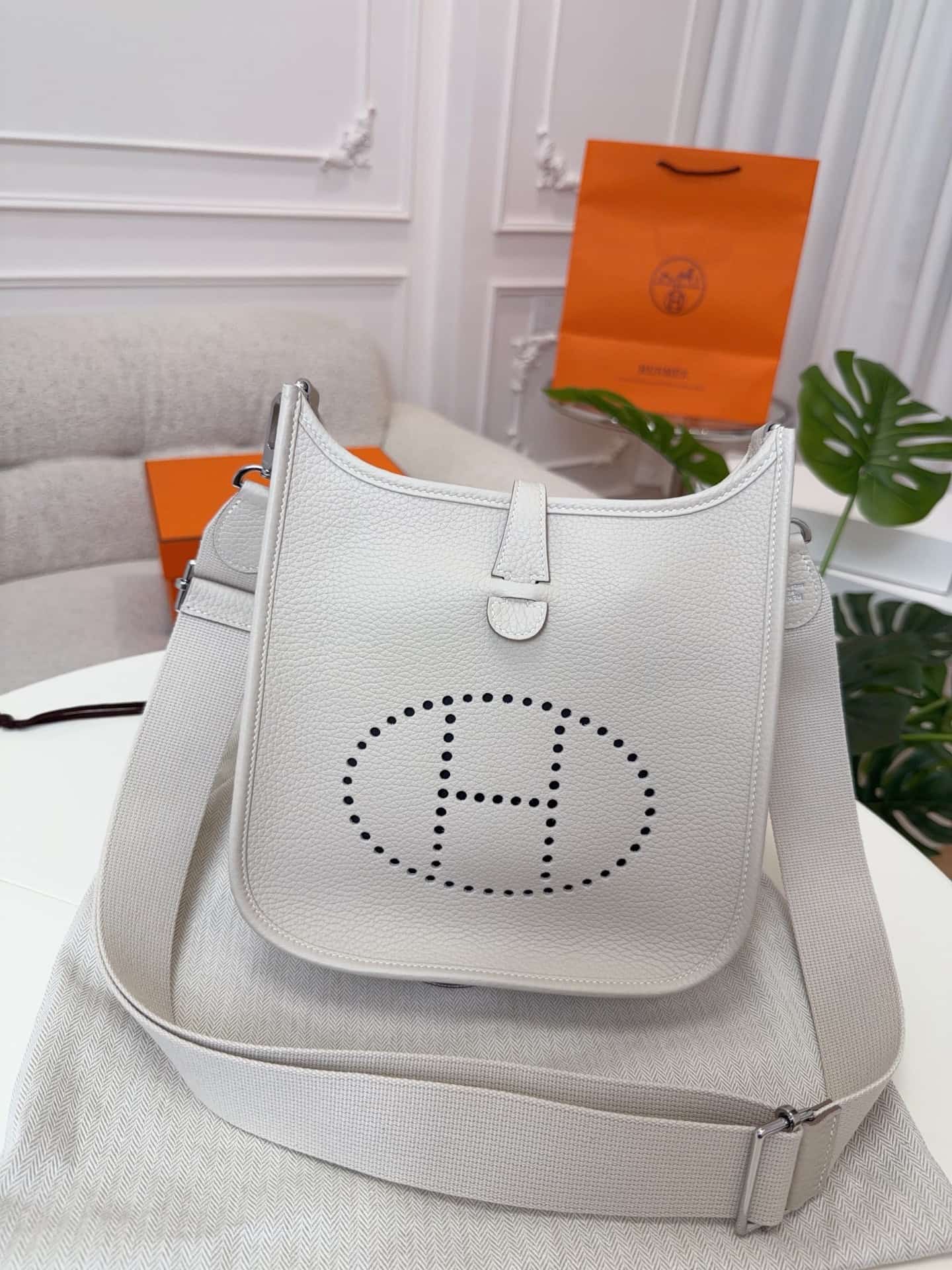 Hermes Evelyne Mini 23 Bag Calfskin In Craie WAX High