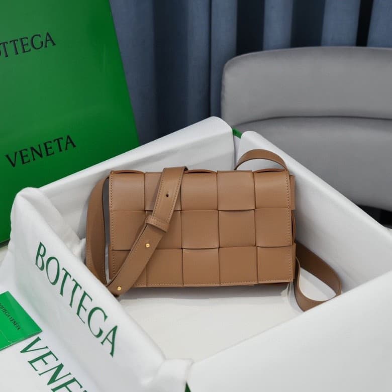 BV CASSETTE BAG Lambskin High
