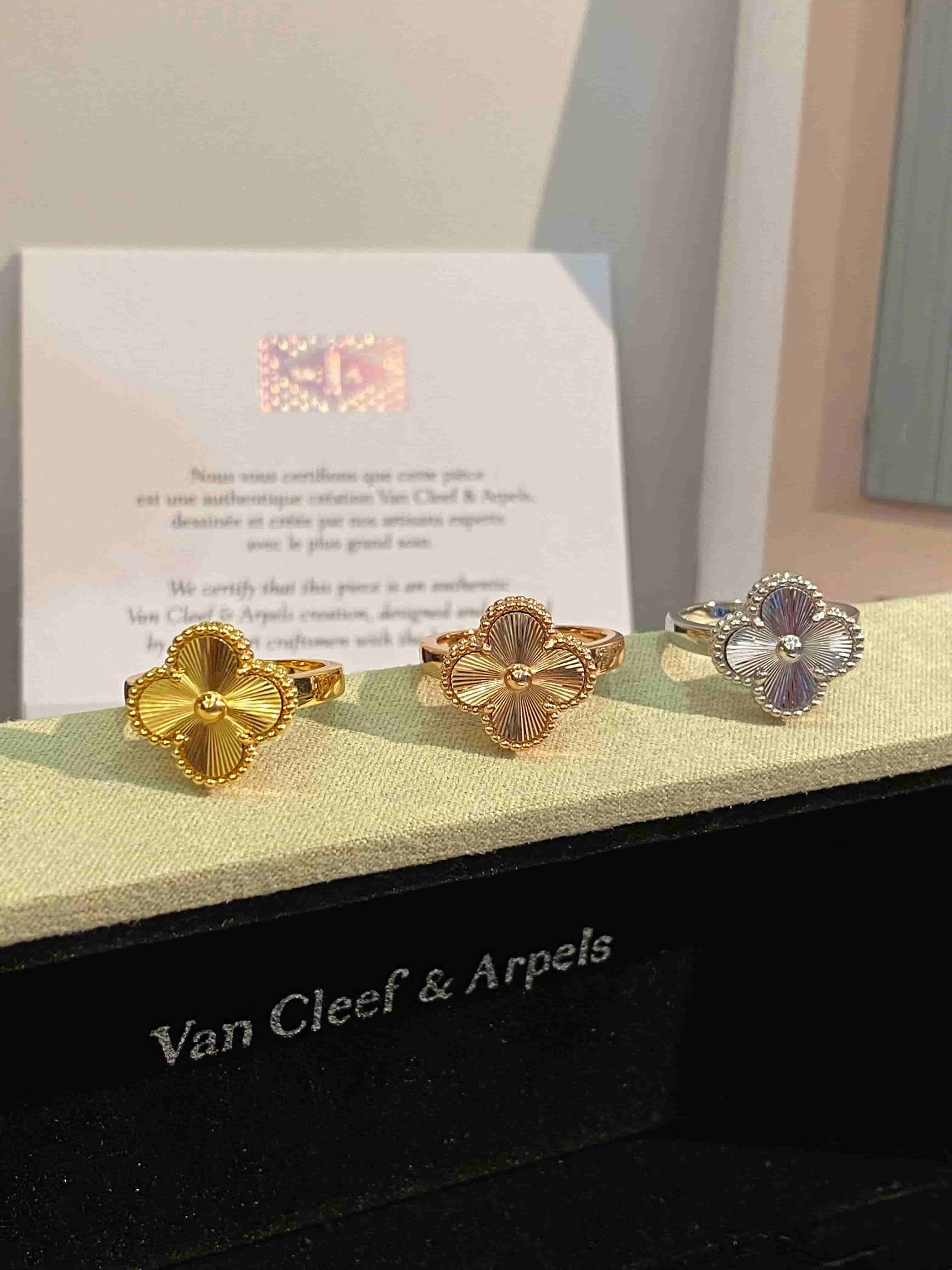 Van Cleef & Arpels Ring V gold High