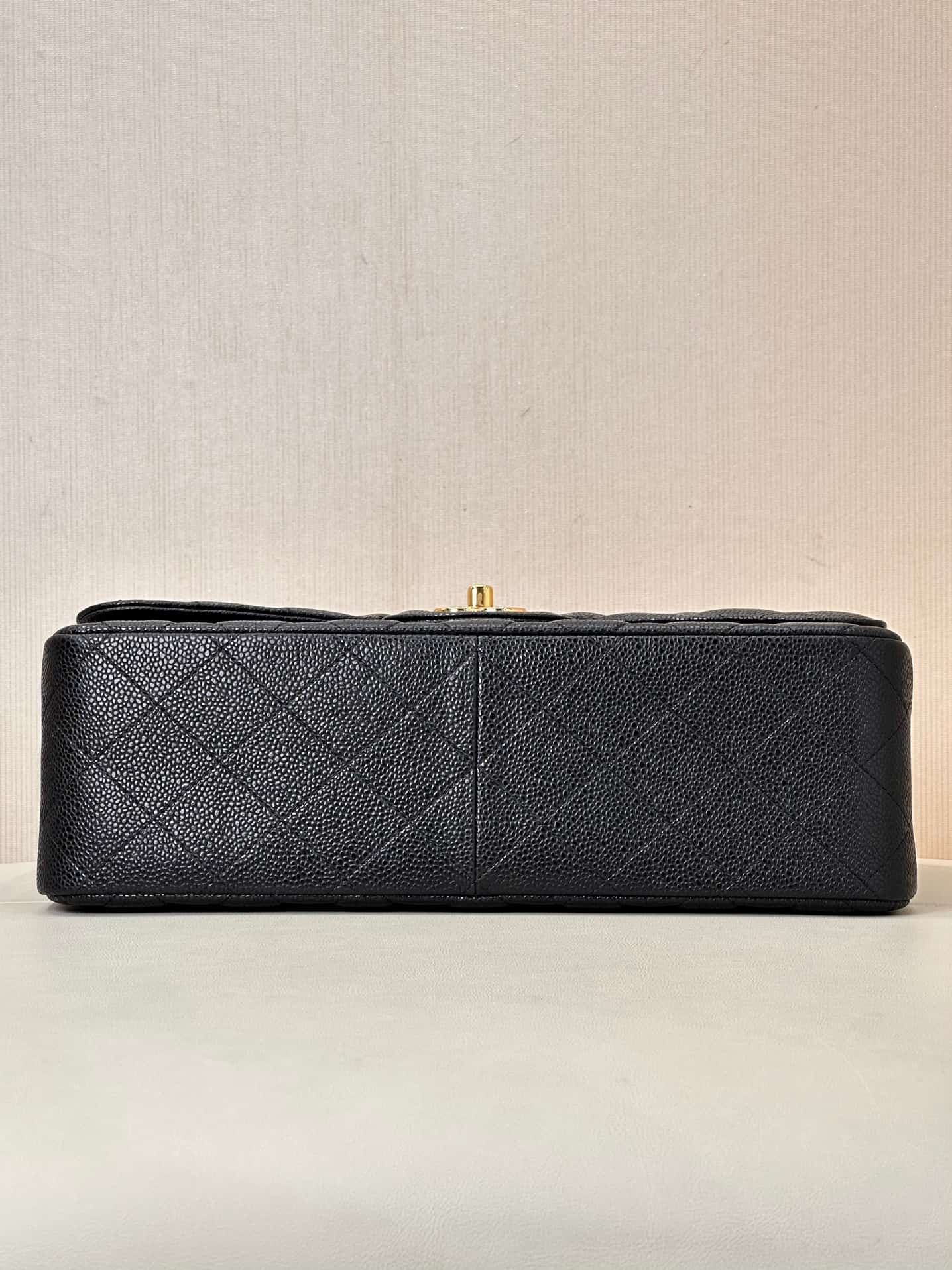 Chanel Large CLASSIC HANDBAG Grained Calfskin Black Gold Metal TOP