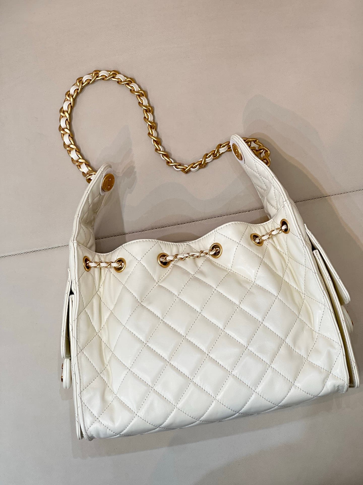 Chanel 25 Small Hobo handbag AS5293 Shiny Crumpled Calfskin  Gold-Tone & Ruthenium-Finish Metal  White TOP