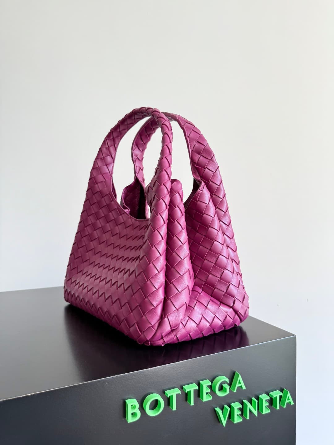 Bottega Veneta Medium Campana shoulder bag in Intrecciato leather Rose Red TOP