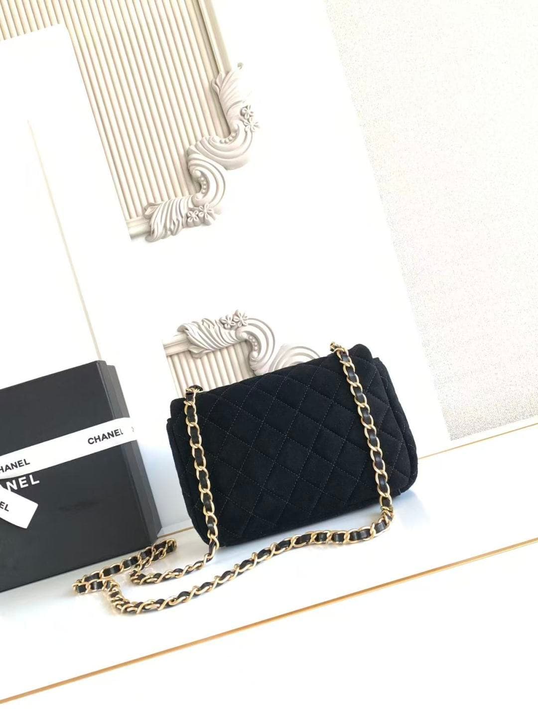 Chanel Classic Flap bag in Black Suede & Gold-Tone Metal AS5989 A