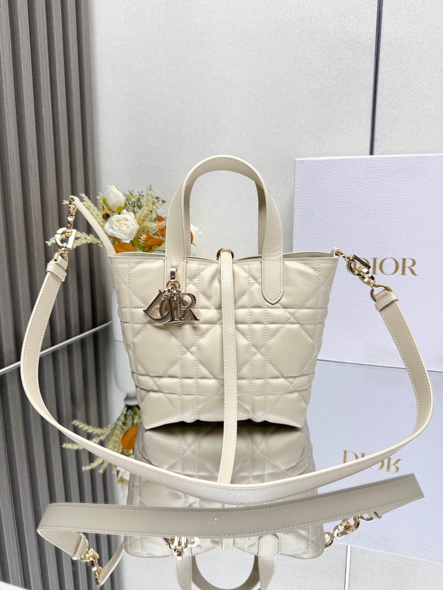 Small Dior Toujours Vertical Tote Bag Light Ivory Macrocannage Calfskin M2835 High