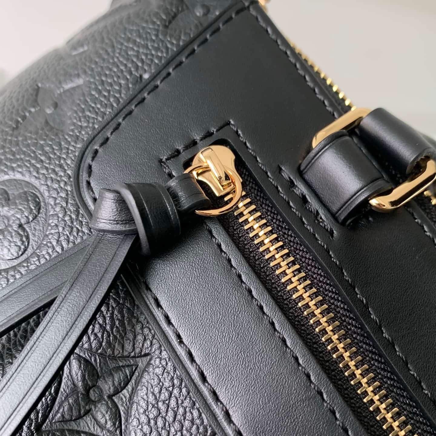 Louis Vuitton Skyline PM Black Cowhide leather M28511 High