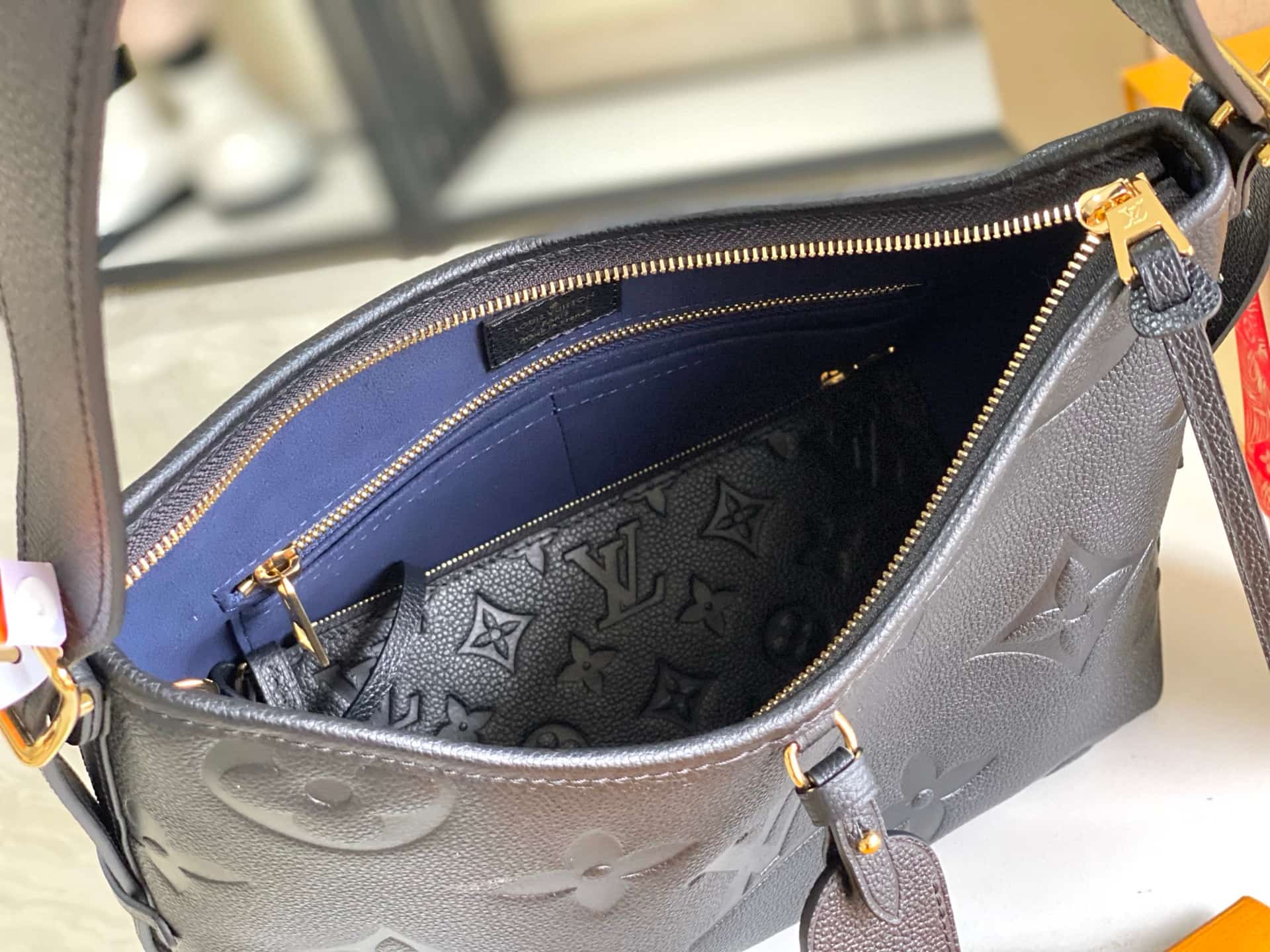 Louis Vuitton CARRYALL PM Black Embossed supple grained cowhide leather M46288 TOP