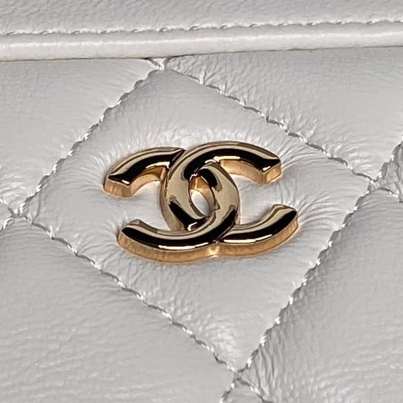 Chanel Classic Clutch with Chain Lambskin & Gold-Tone Metal White AP4474 High