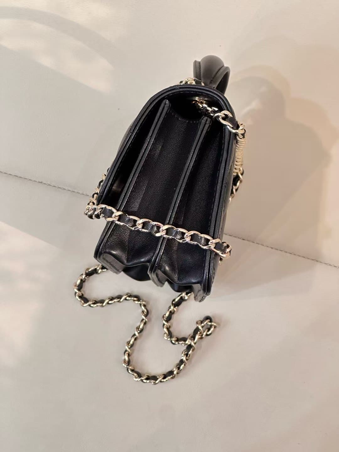 Chanel Clutch with chain Lambskin & Gold-Tone Metal AP4184 TOP