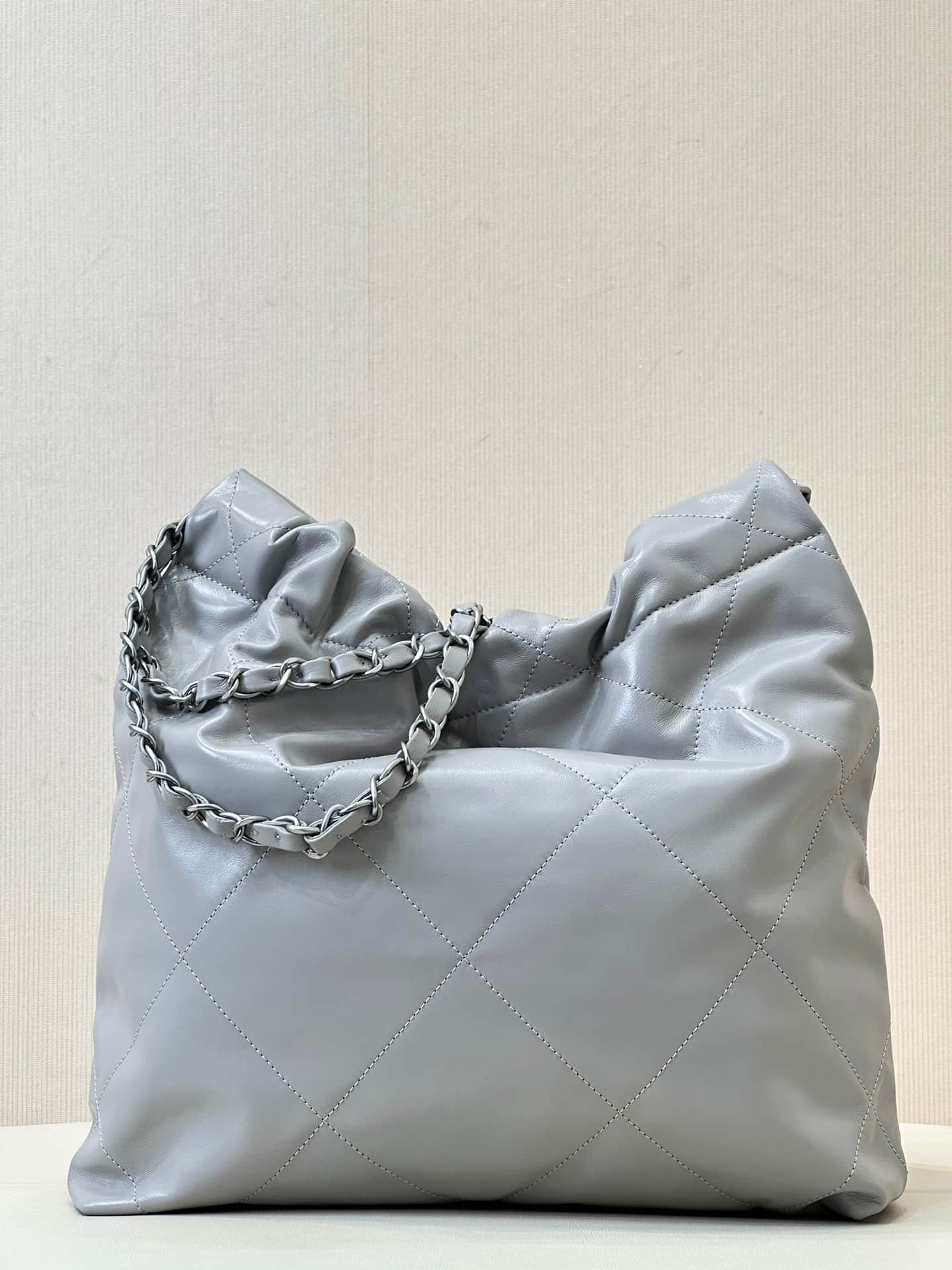 Chanel 22 Small handbag Shiny calfskin & silver-tone metal AS3260 Grey TOP