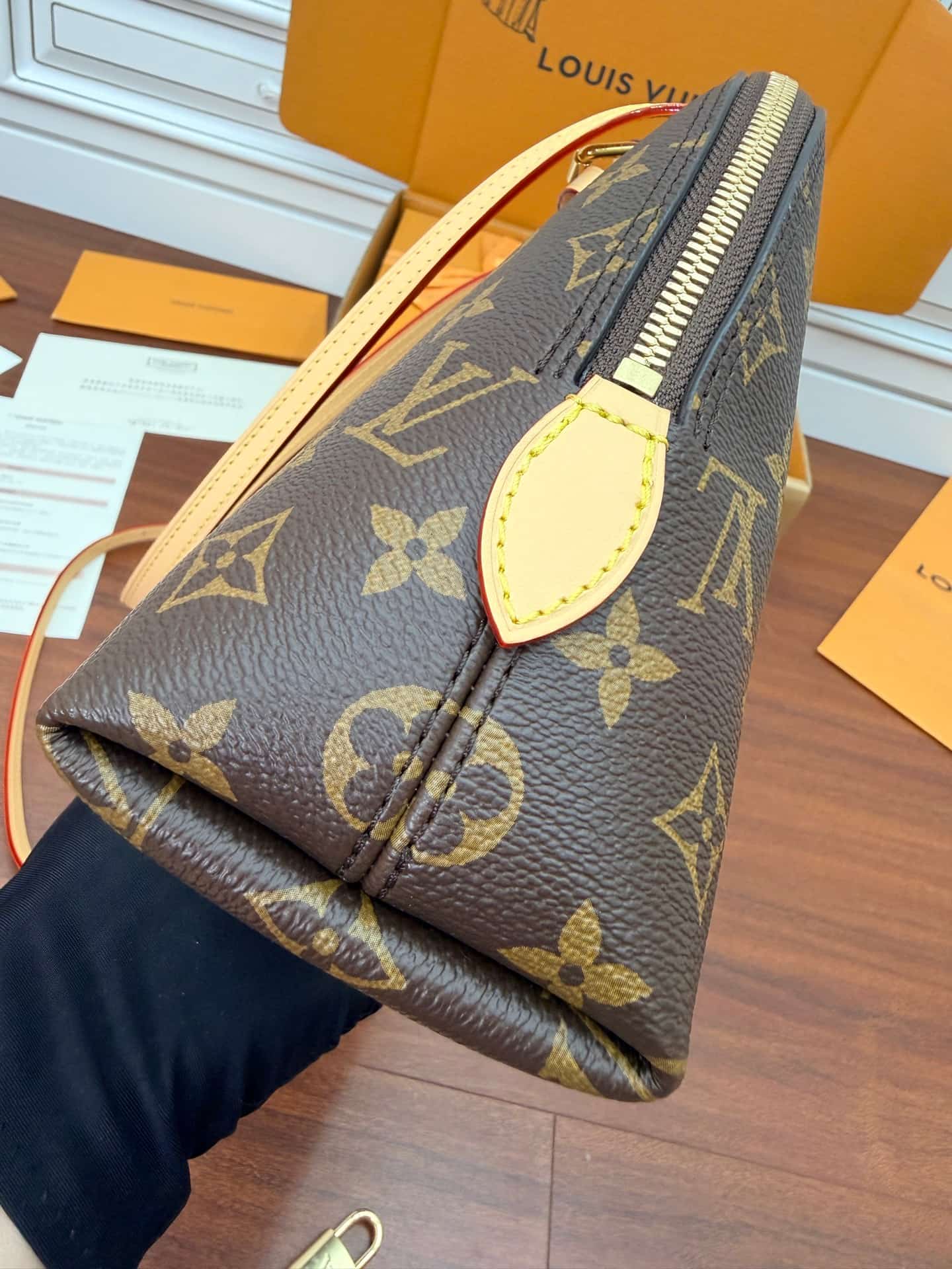 Louis Vuitton Squire PM Monogram coated canvas M28951 TOP