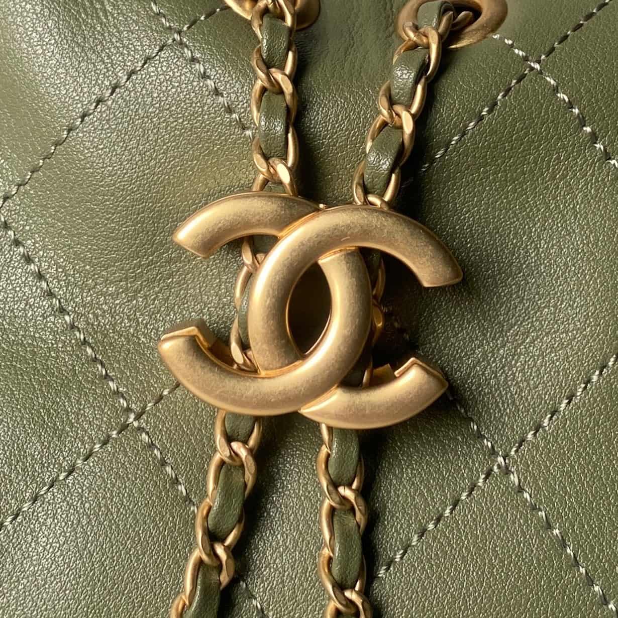 Chanel Hobo Handbag Calfskin & Gold-Tone Metal AS5976 Drak Green A