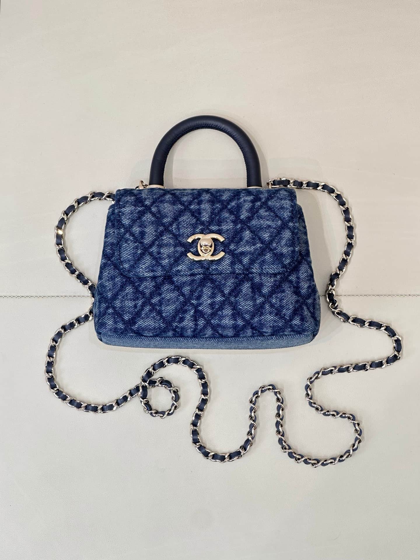 Chanel Clutch with chain Washed Denim, Calfskin & Gold-Tone Metal Blue AP4244 TOP