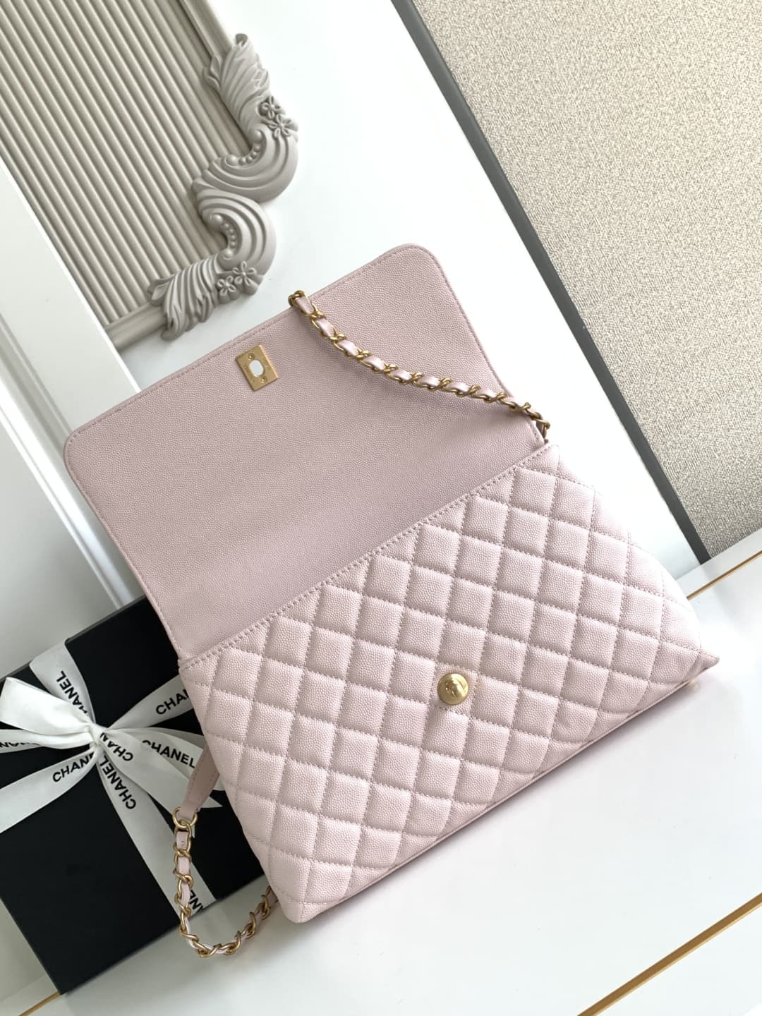 Medium FLAP BAG WITH TOP HANDLE Grained Calfskin A92991 Pink-binding Gold Metal A