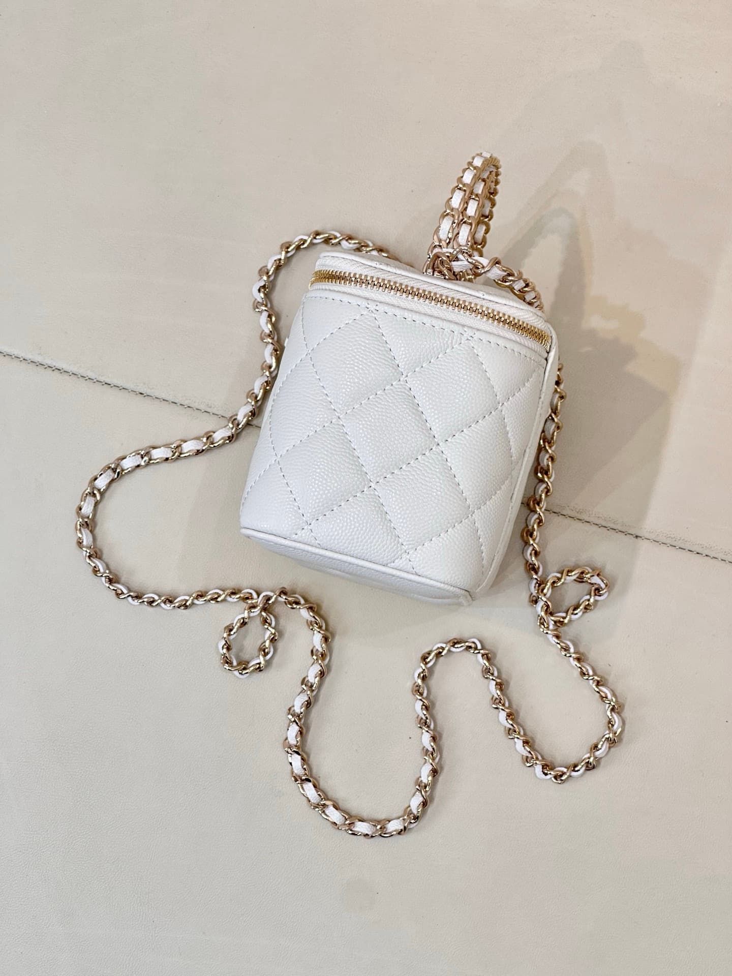 Chanel Classic Top Handle Vanity Case Grained Calfskin& Gold-Tone Metal White AP5182 TOP