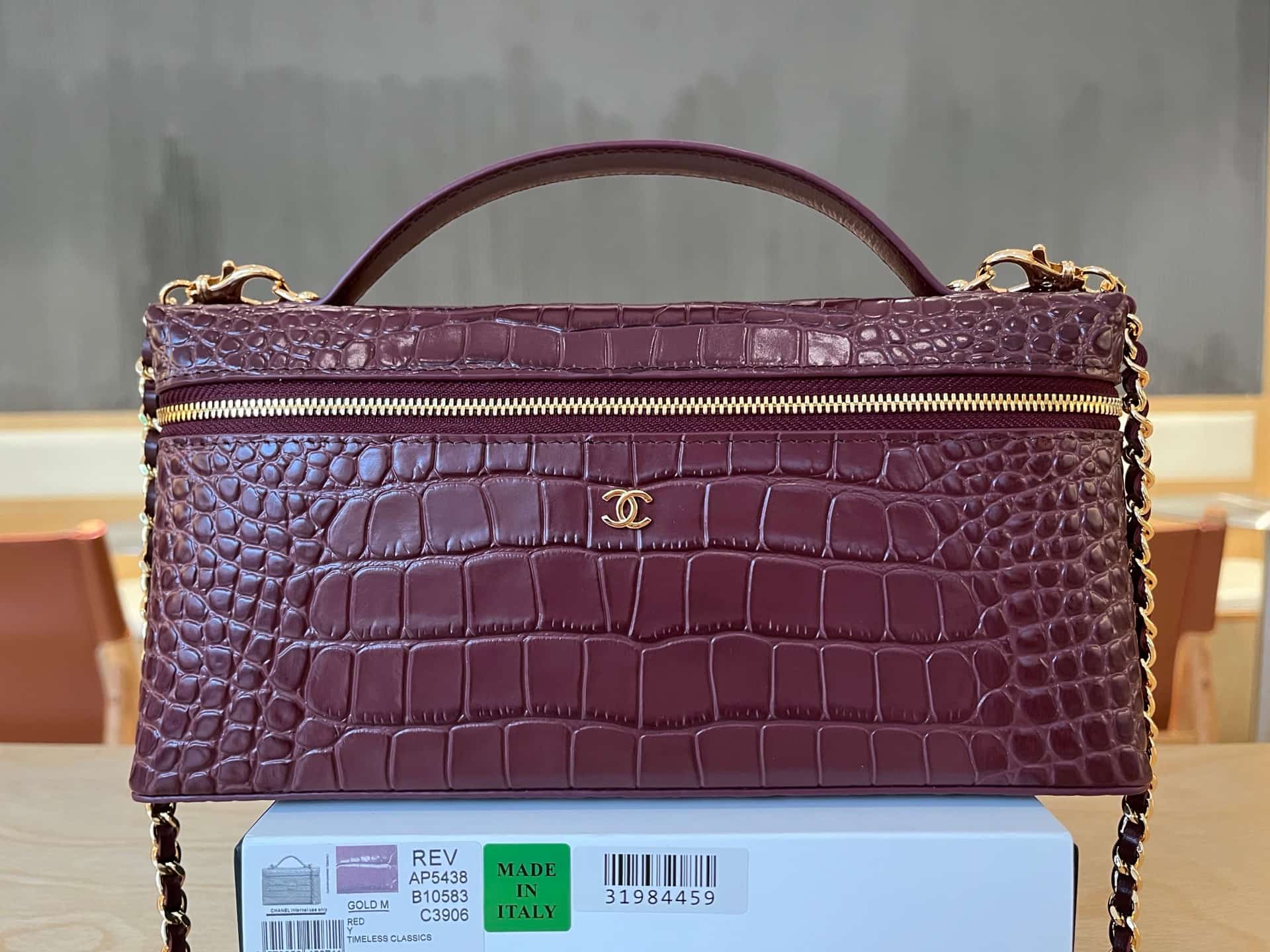 Chanel Vanity with Chain Crocodile-embossed leather& Gold-Tone Metal Burgundy AP5438 A