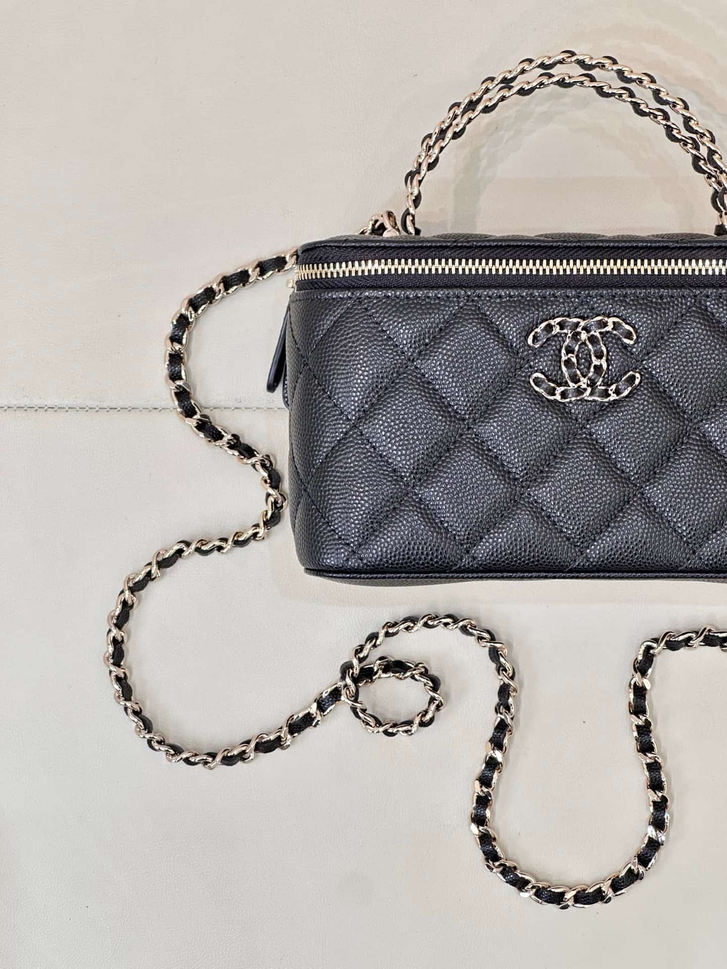 Chanel Classic Top Handle Vanity Case Grained Calfskin& Gold-Tone Metal Black AP5182 TOP