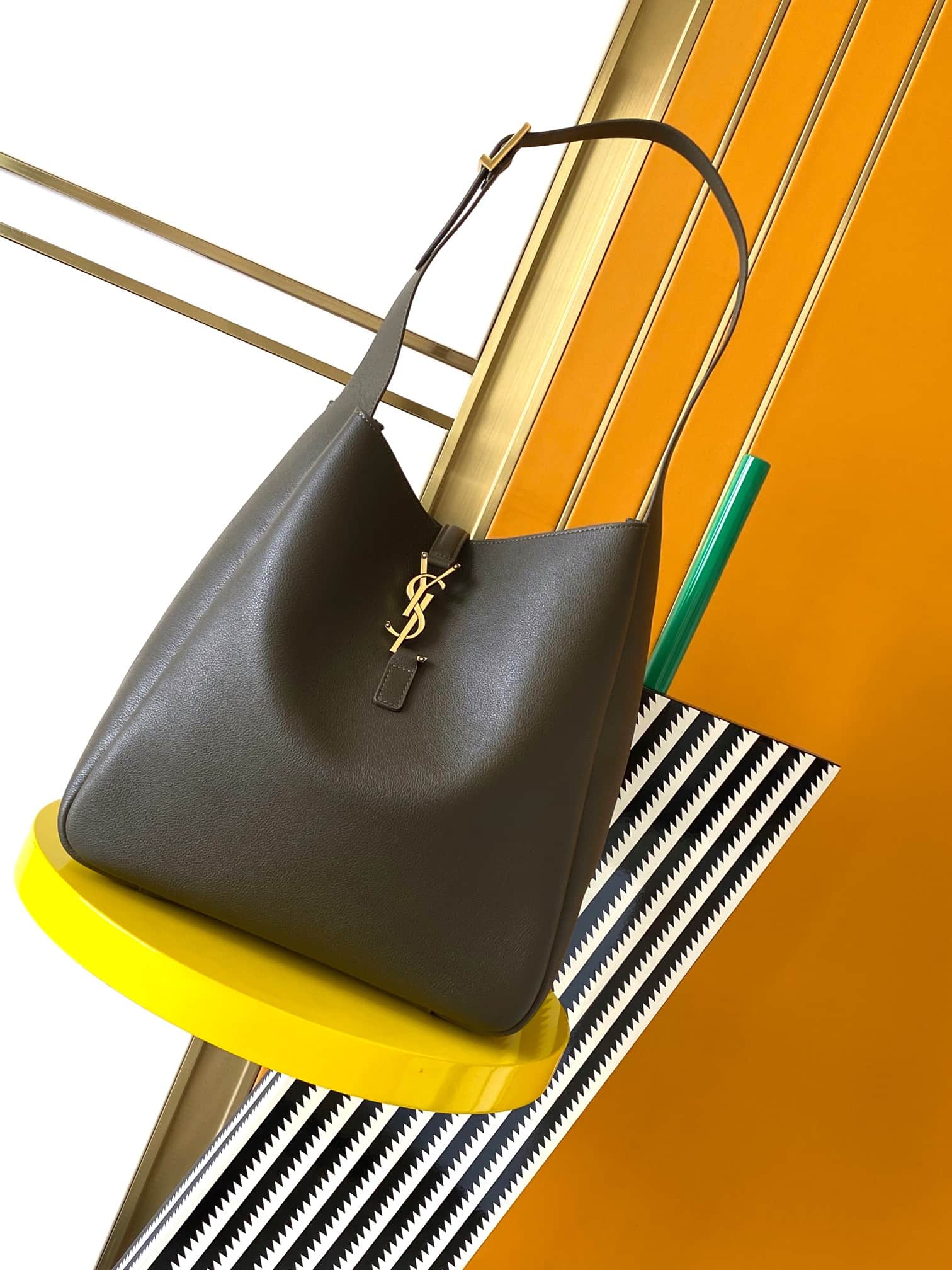 LE 5 À 7 SUPPLE LARGE HOBO BAG LEATHER High