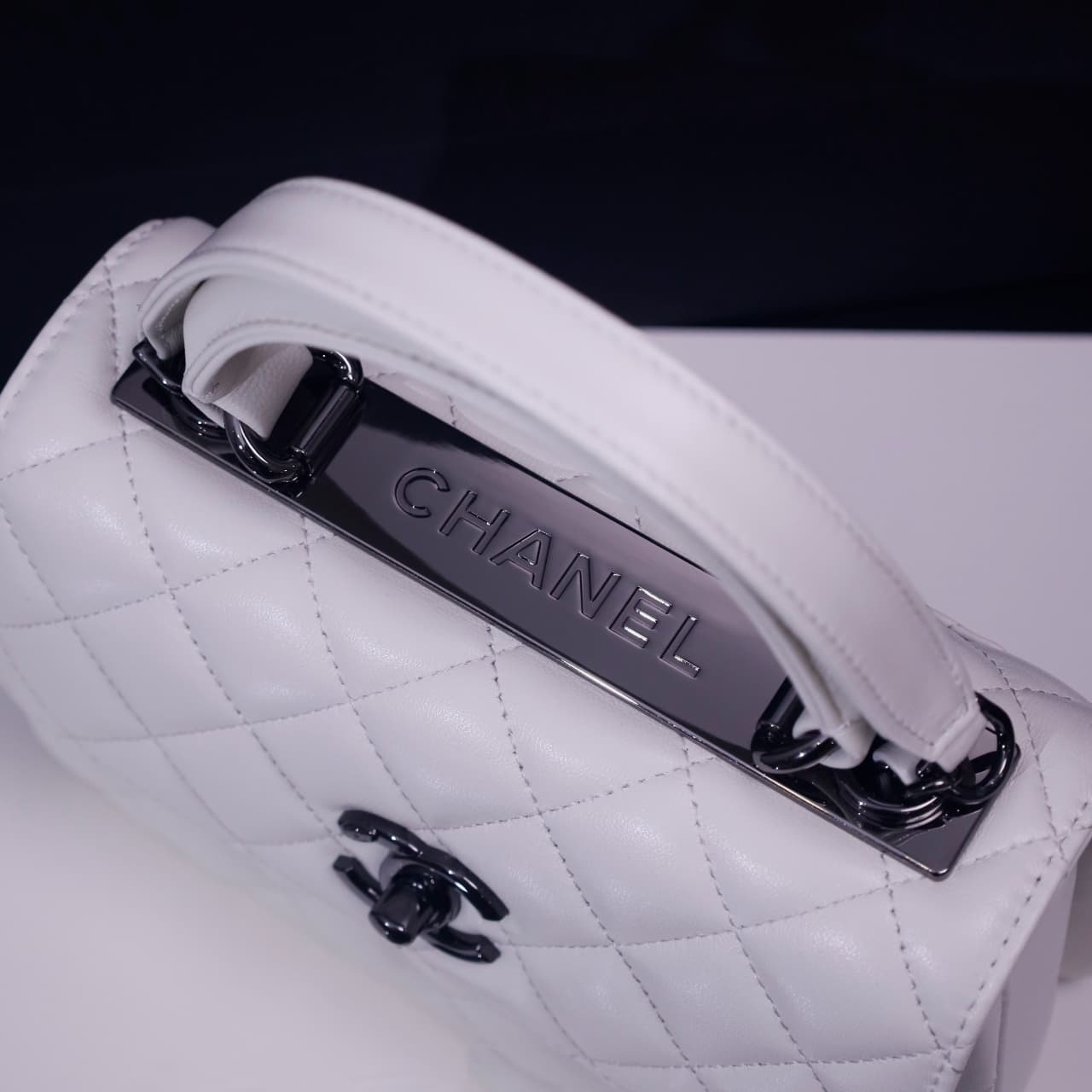 Chanel MINI FLAP BAG WITH TOP HANDLE AS4654 Lambskin &Black-Tone Metal White A