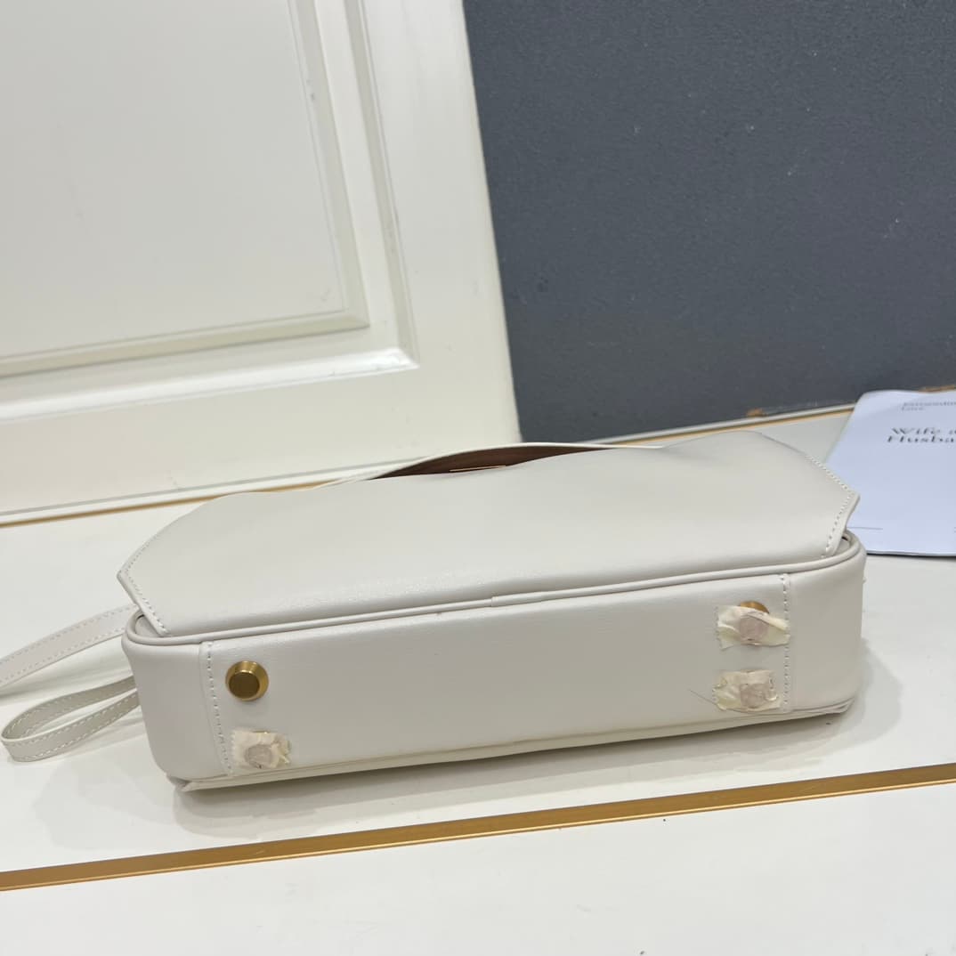 Balenciaga Shoulder Bag in White Mid