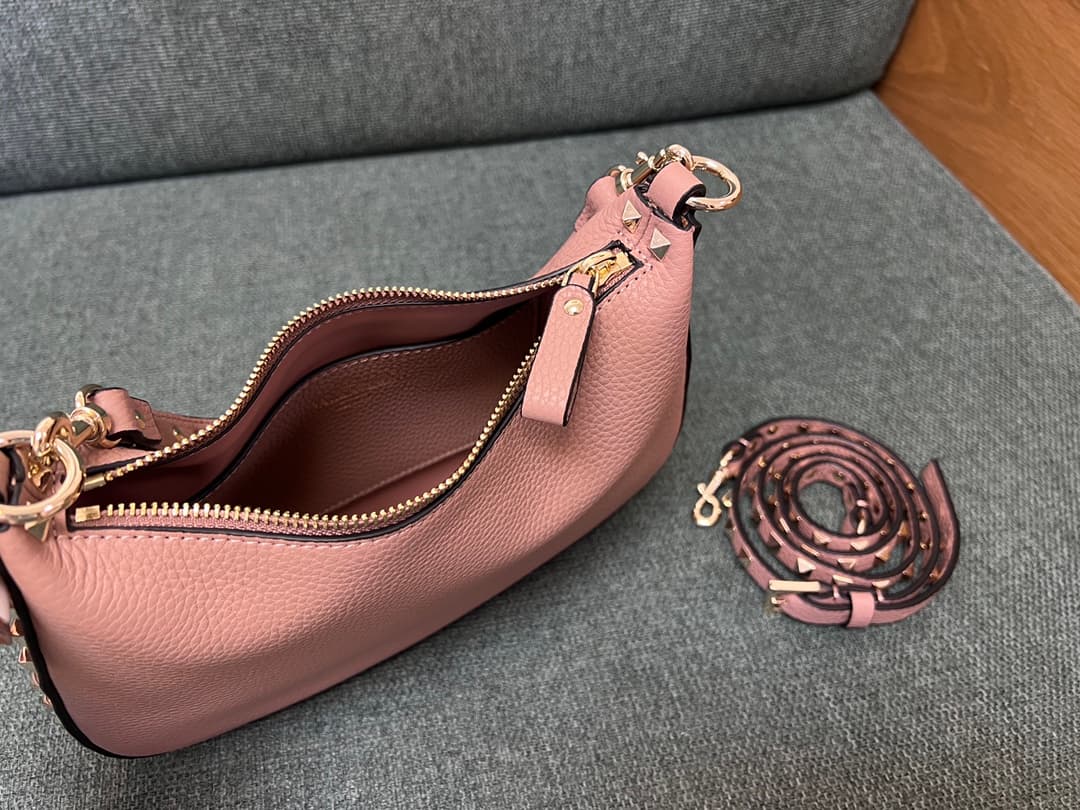 Valentino Garavani Rockstud Hobo bag in grainy pink calfskin high