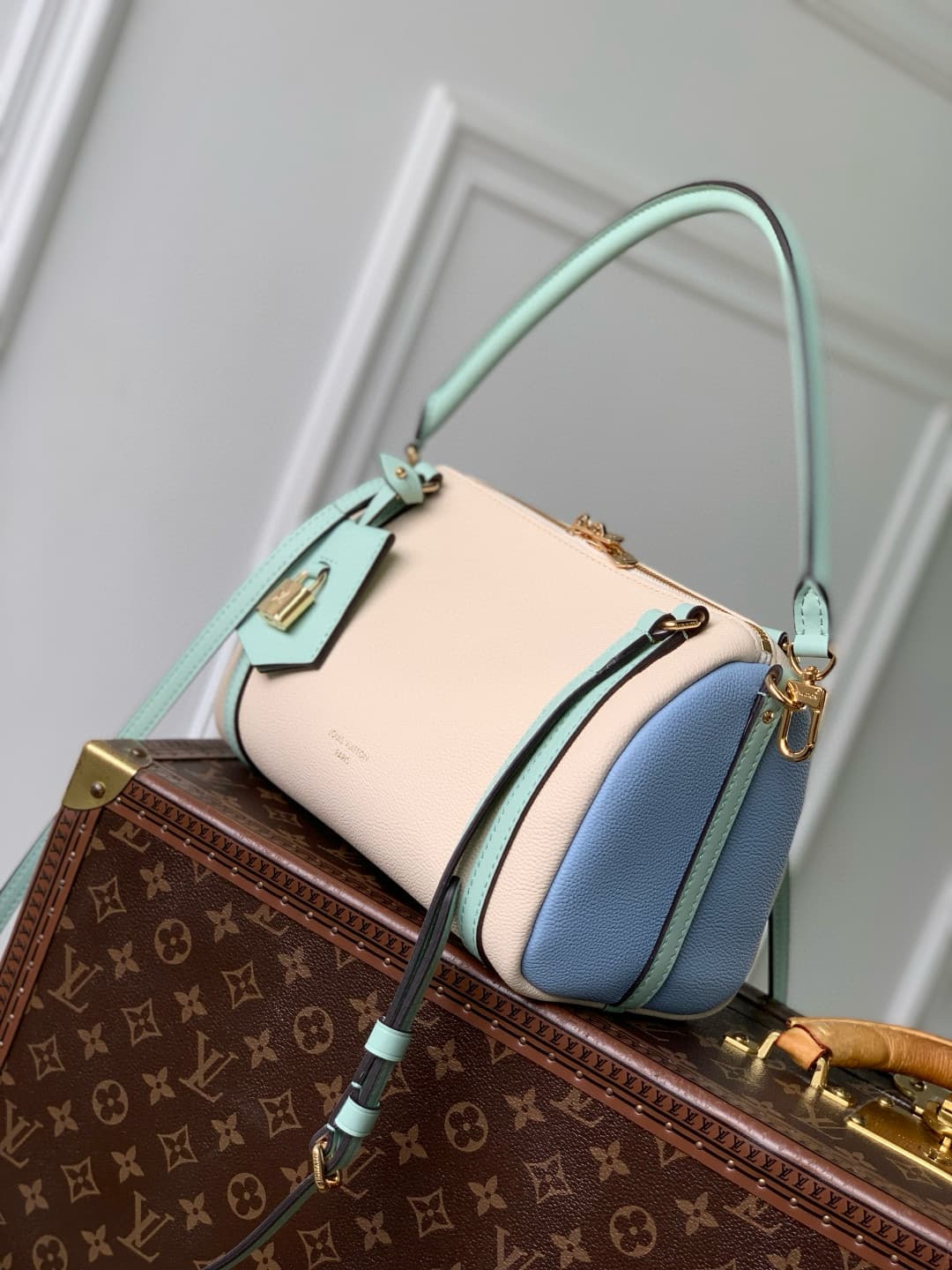 Louis Vuitton Express PM Calfskin leather Ivory/Olympian Blue M26905 High