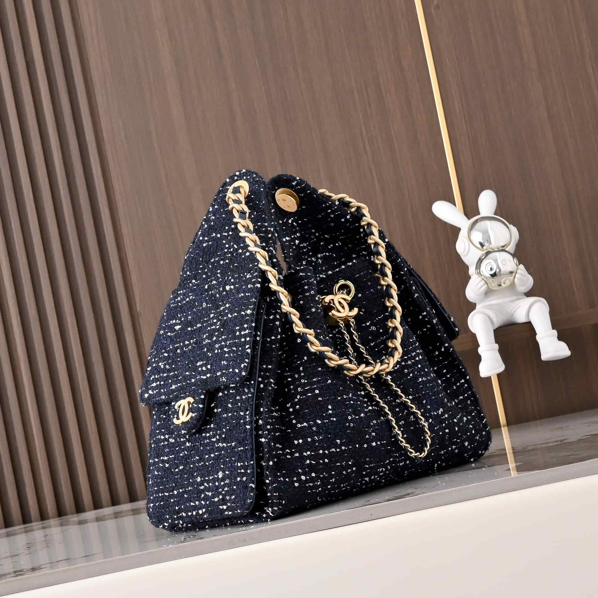 Chanel 25 Small Hobo handbag AS5293 Wool Tweed & Gold-Tone Metal Dark Blue&White A