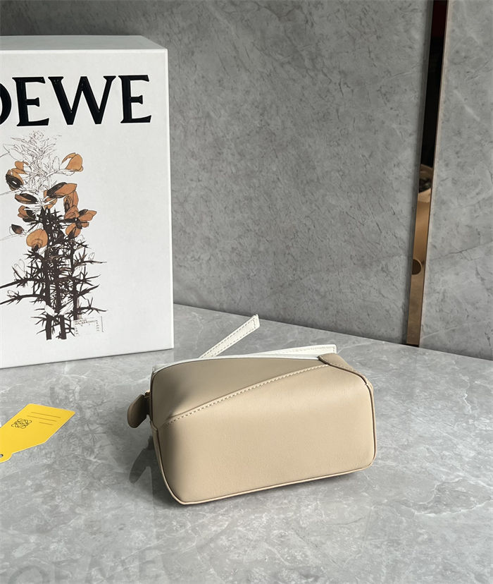 Mini Puzzle bag in classic calfskin Soft White/Paper Craft High