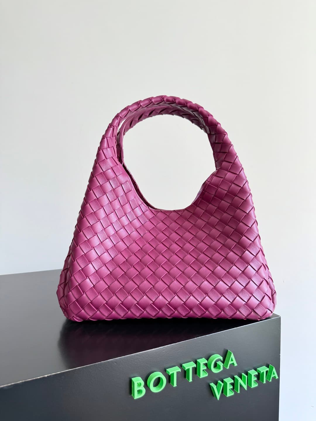 Bottega Veneta Medium Campana shoulder bag in Intrecciato leather Rose Red TOP