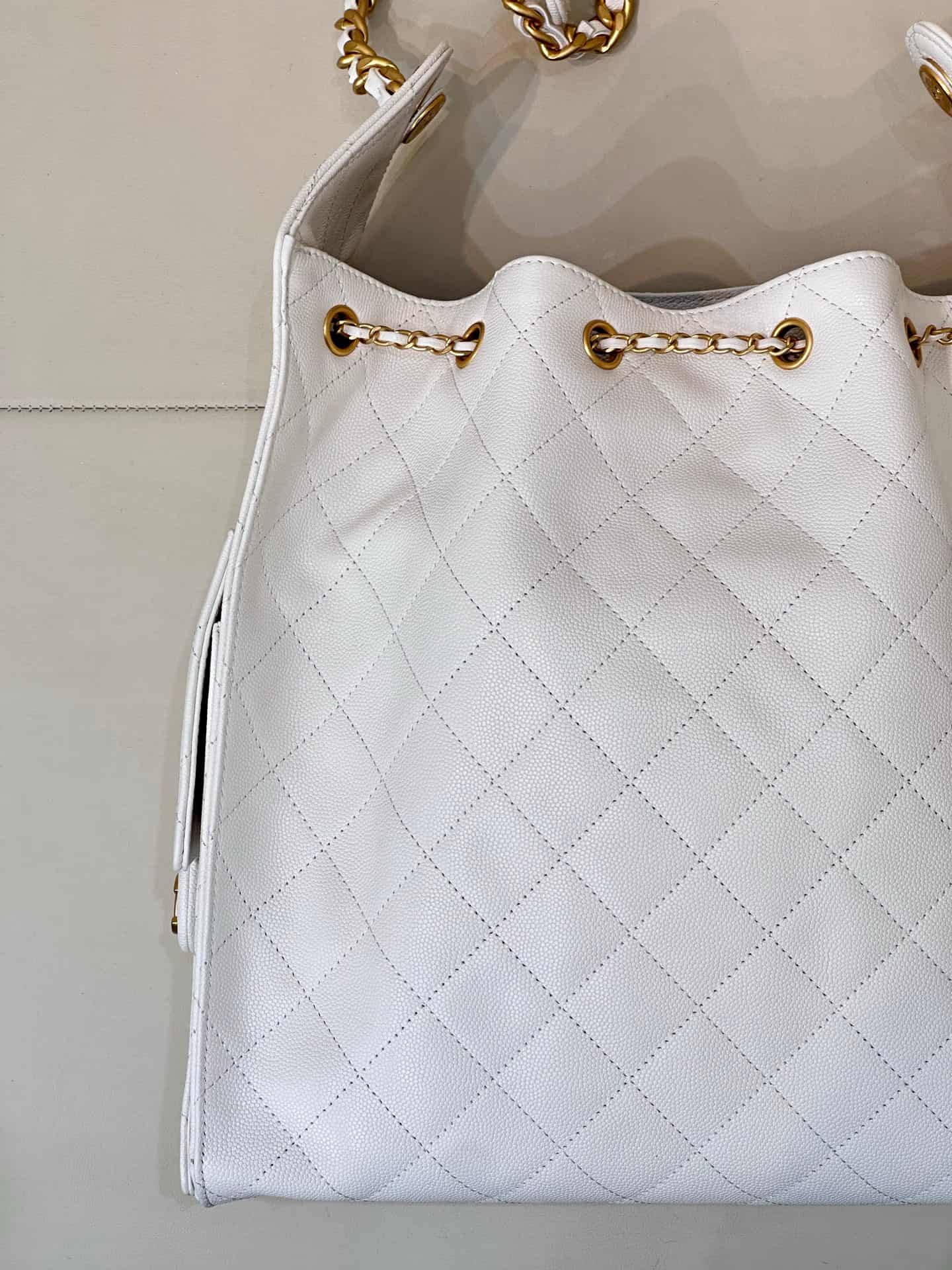 Chanel 25 Medium Hobo handbag AS5311 Grained Calfskin & Gold-tone Metal White TOP
