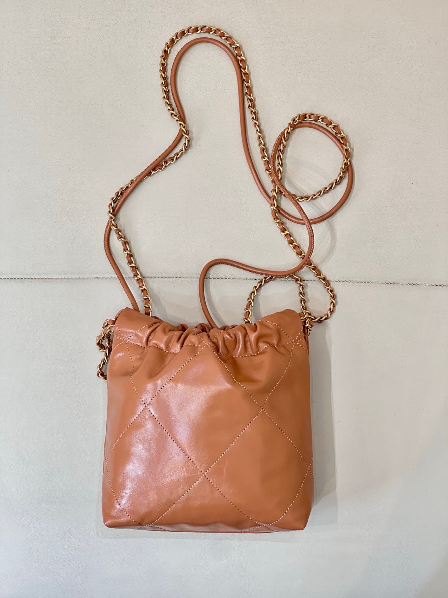 Chanel 22 MINI HANDBAG Shiny Calfskin Caramel & Gold-Tone Metal AS3980 TOP