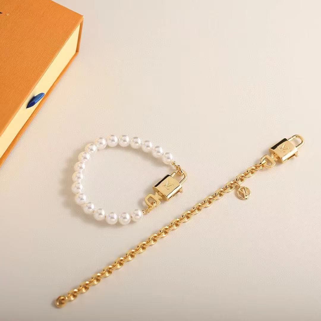 Louis Vuitton Pearlock Necklace Bracelet Set High