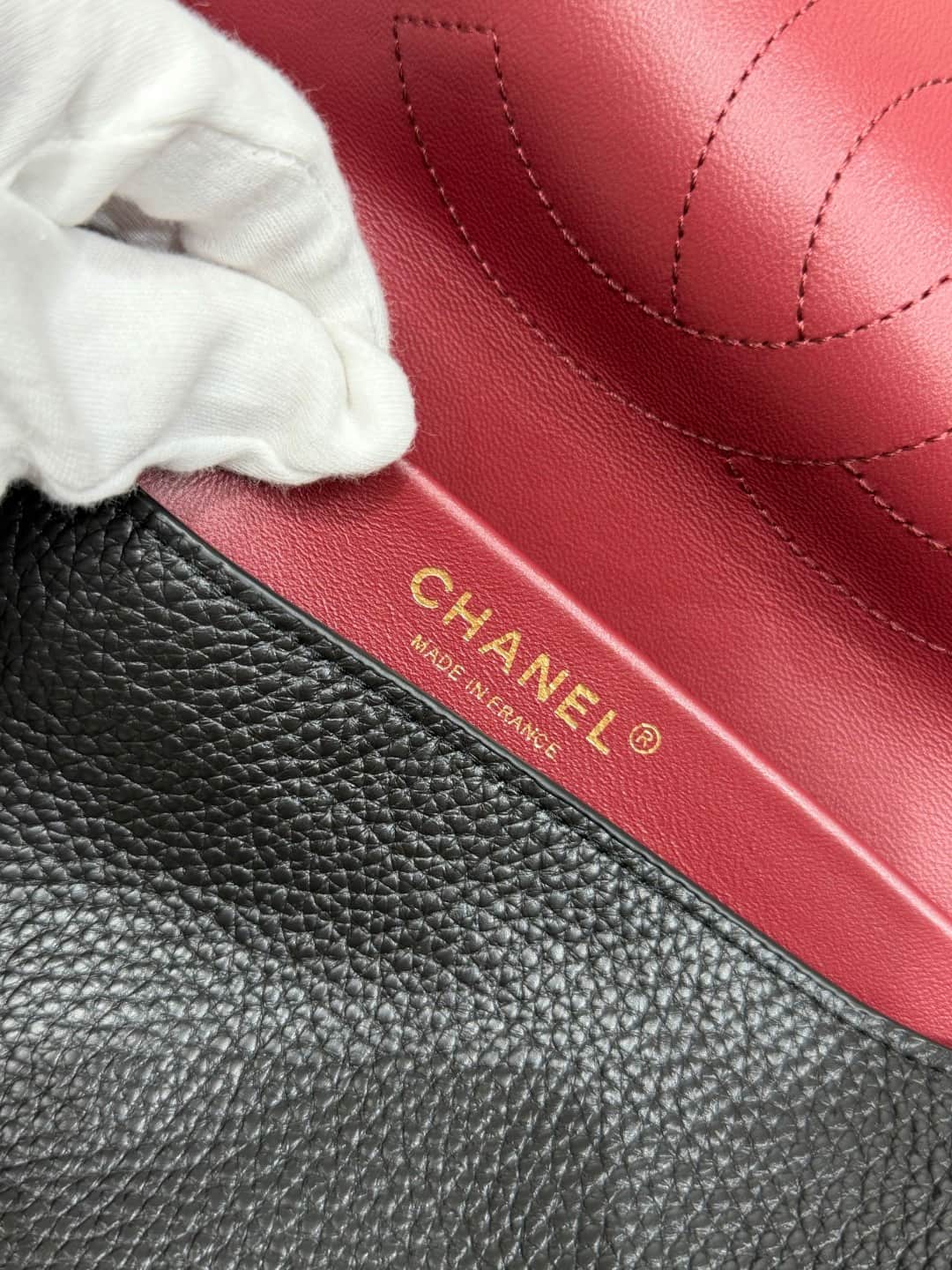 Chanel Maxi Flapbag Grained Calfskin & Gold-Tone Metal Black AS6231 A