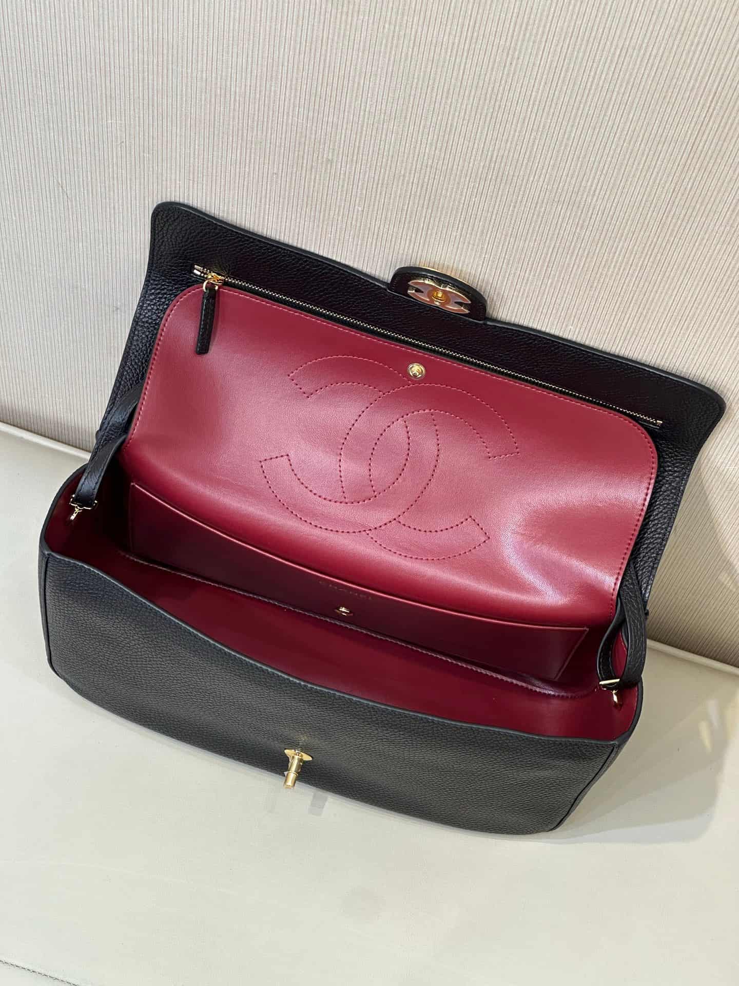 Chanel Maxi Flapbag Grained Calfskin & Gold-Tone Metal Black AS6231 TOP
