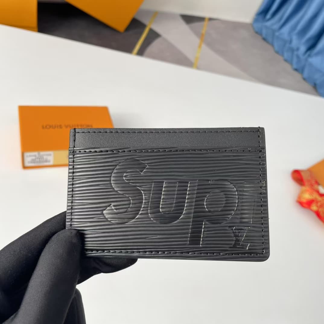 Louis Vuitton x Supreme Card Holder Epi Leather Black High