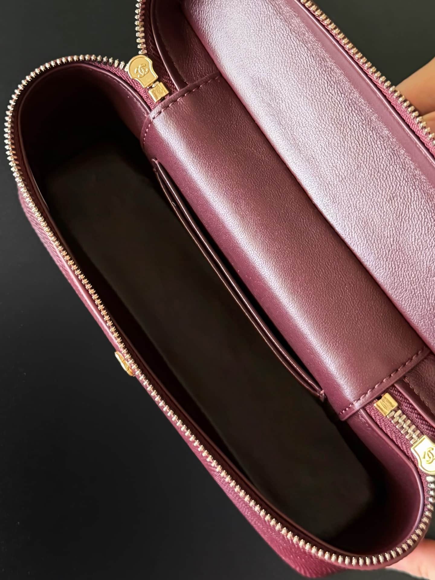 Chanel Small Vanity with chain Lizard Embossed Calfskin & Gold-Tone Metal Burgundy AS5346 A