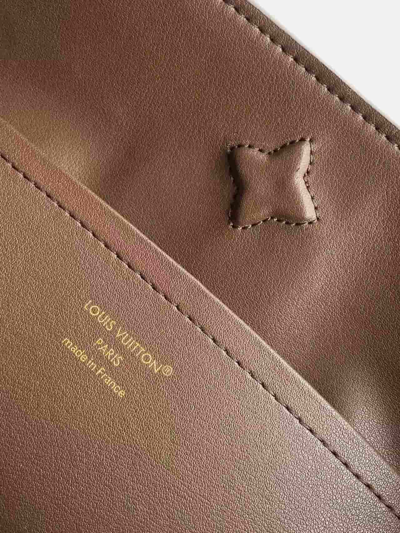 Louis Vuitton Capucines Souple Grain Taurillon Leather Chocolate Brown M26264 TOP