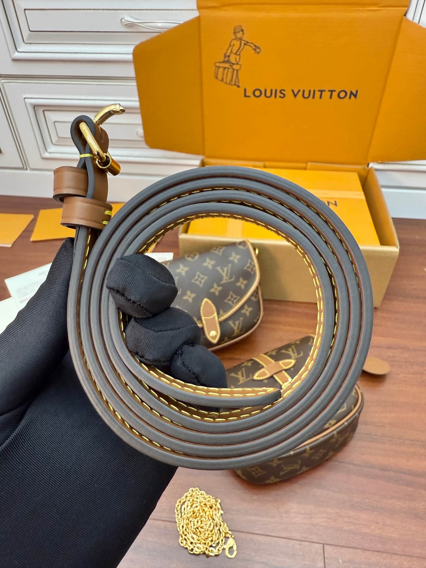 Louis Vuitton Duo BB Monogram Coated canvas M26592  TOP