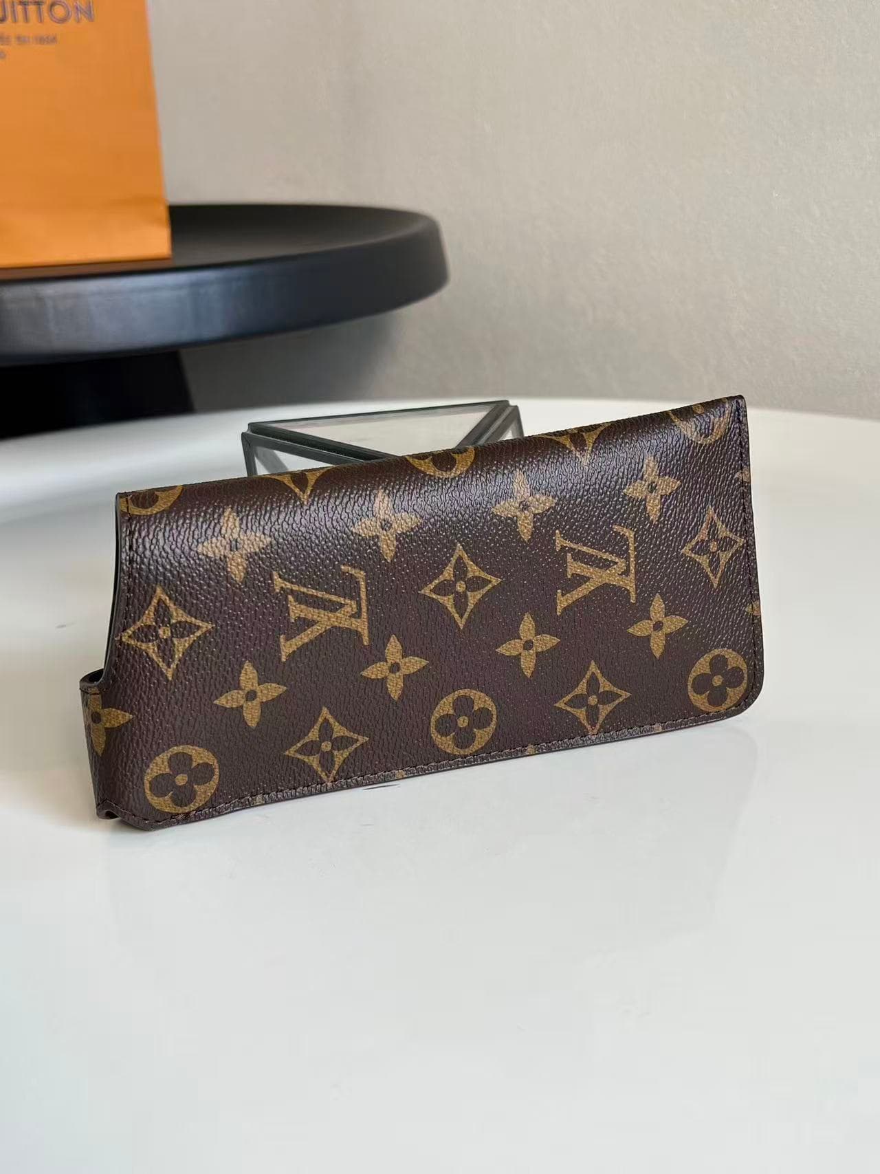 Louis Vuitton GLASSES CASE Monogram Canvas High