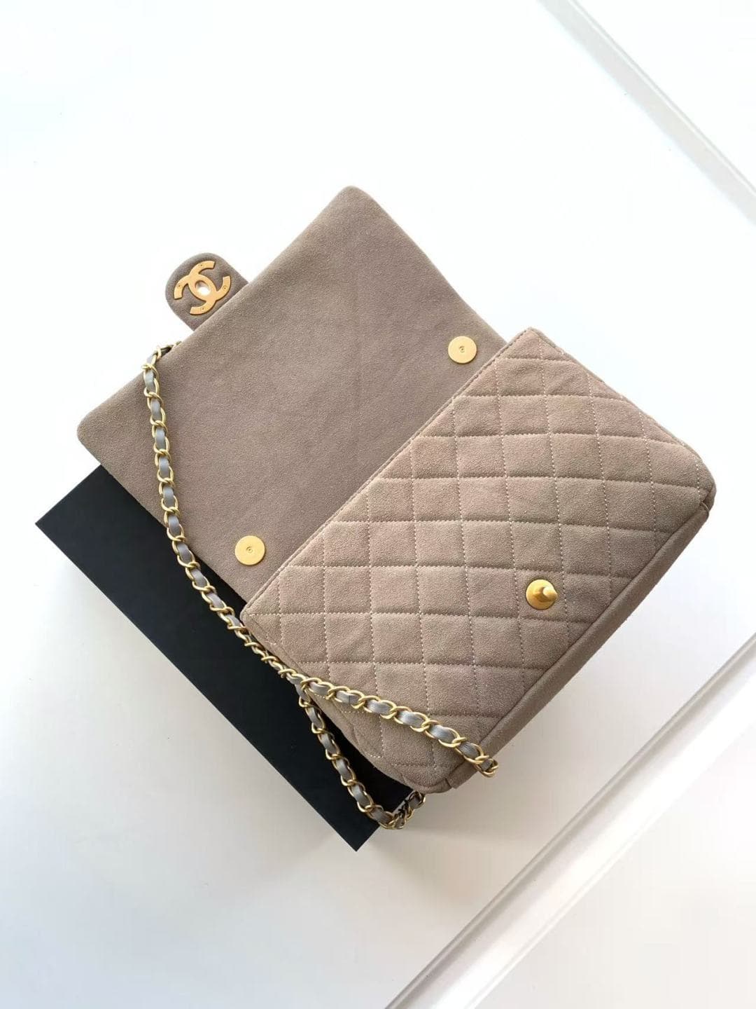 Chanel Classic Flap bag in Grey Suede & Gold-Tone Metal AS5987 A