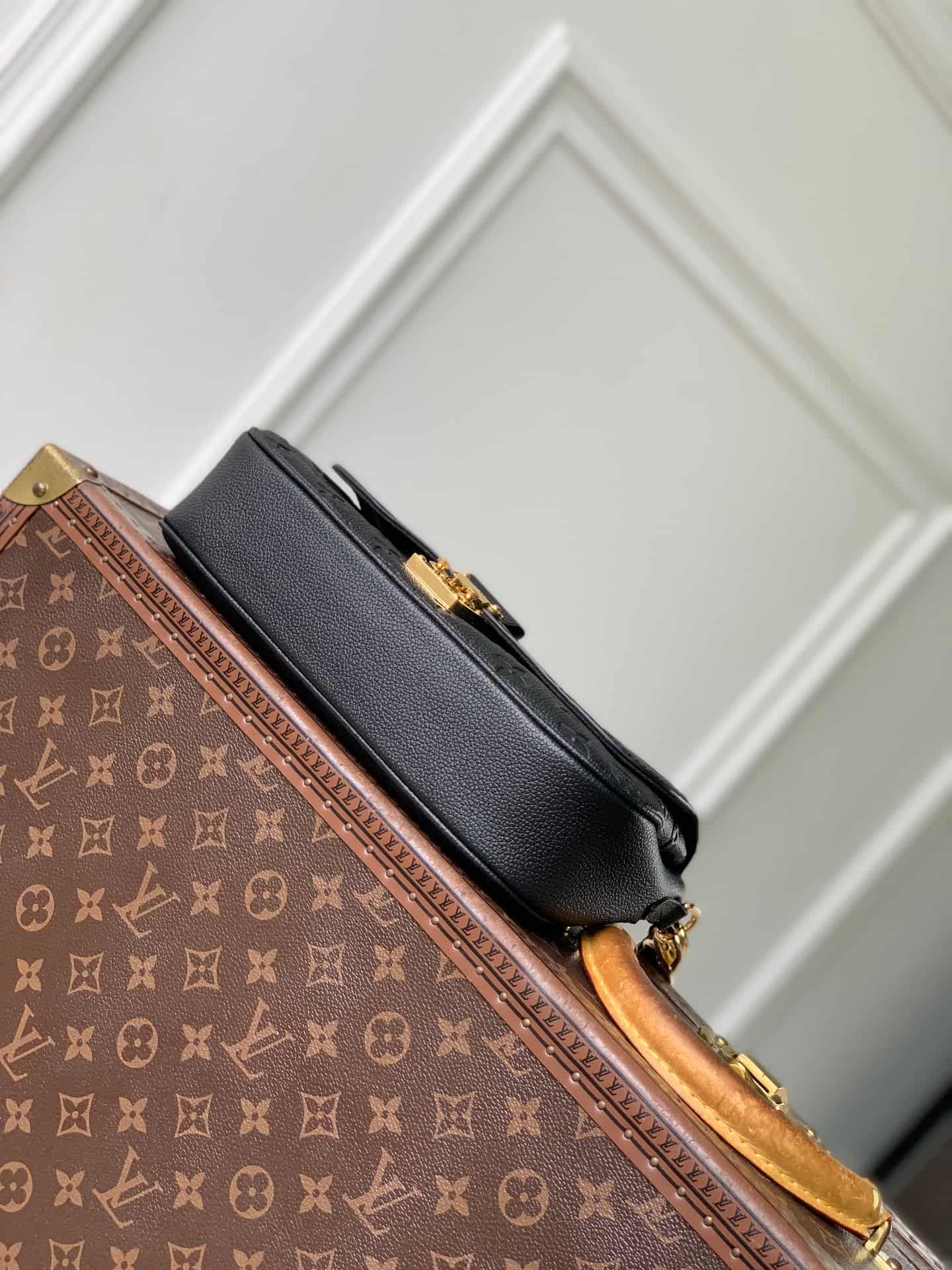 Louis Vuitton Pochette Métis Soft Black Cowhide leather M29783 High