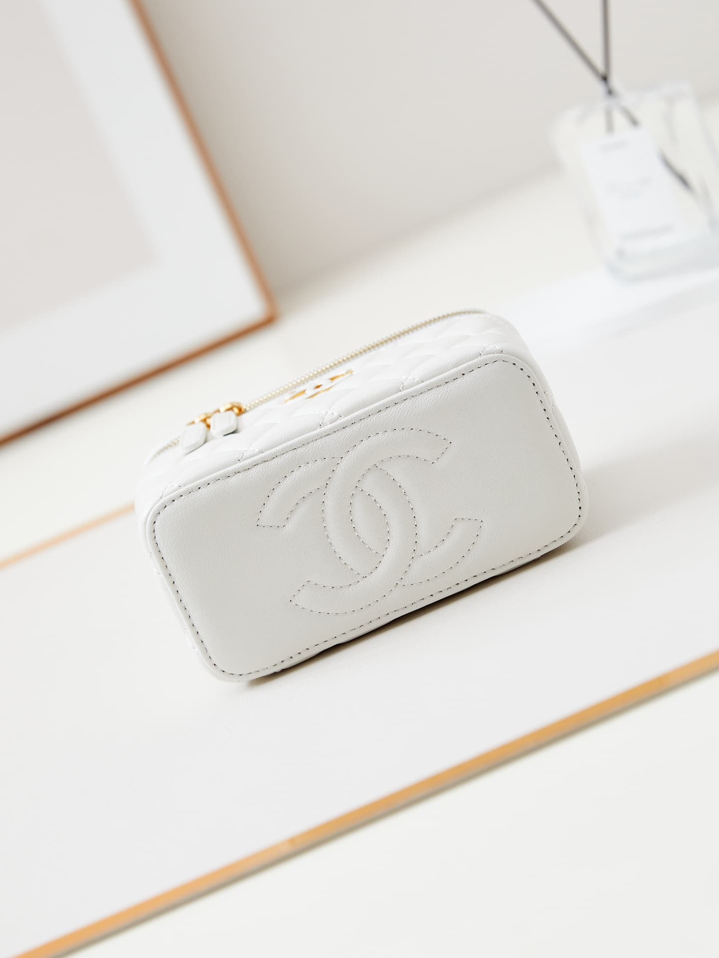Chanel Vanity with Chain AP3940 Lambskin White A