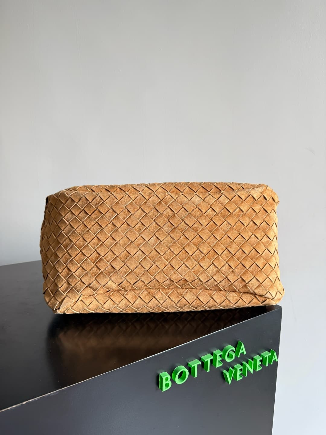 Bottega Veneta Medium Campana shoulder bag suede in Beige TOP