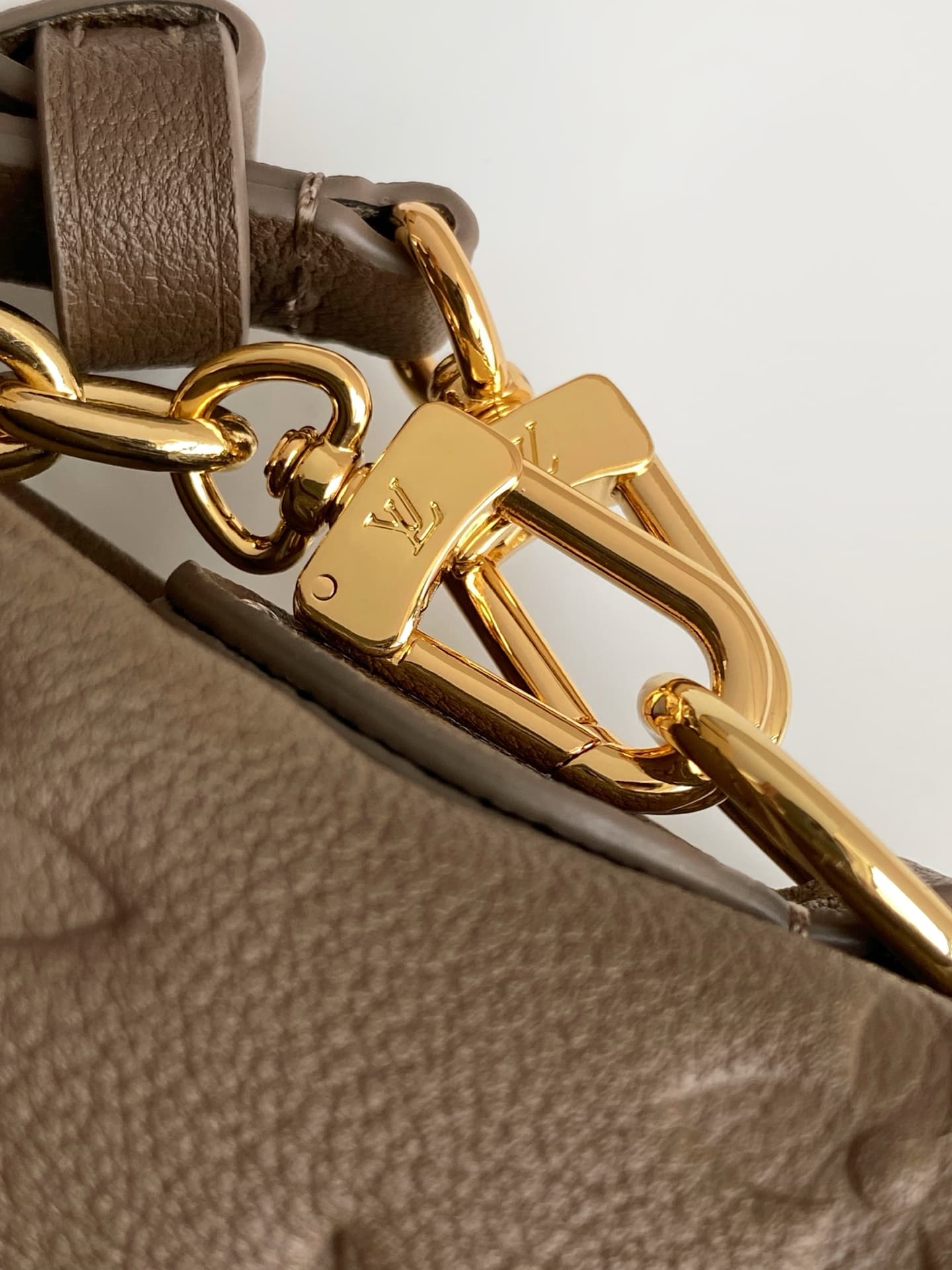 Louis Vuitton Pochette Liv Smoke Gray Embossed grained cowhide leather M25816 High